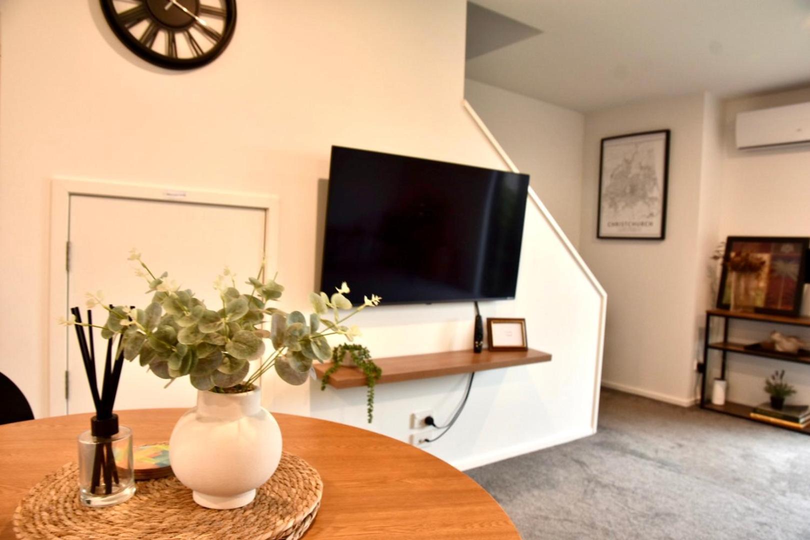 Close To Arena And One Kilometer From Railway Station Onsite Ev Car Park Christchurch Zewnętrze zdjęcie